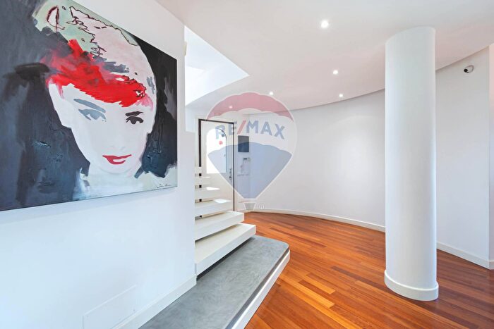 Appartamento con 6 locali in affitto in Via Teognide, Roma