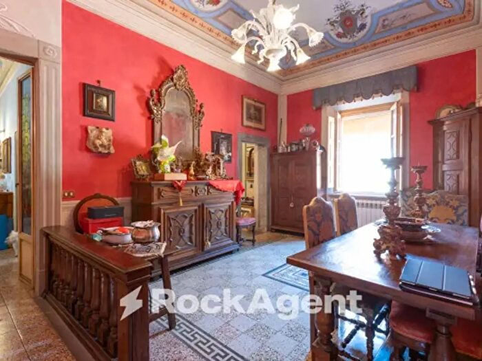 Appartamento con 6 locali in vendita in Via Santa Marta, Pisa