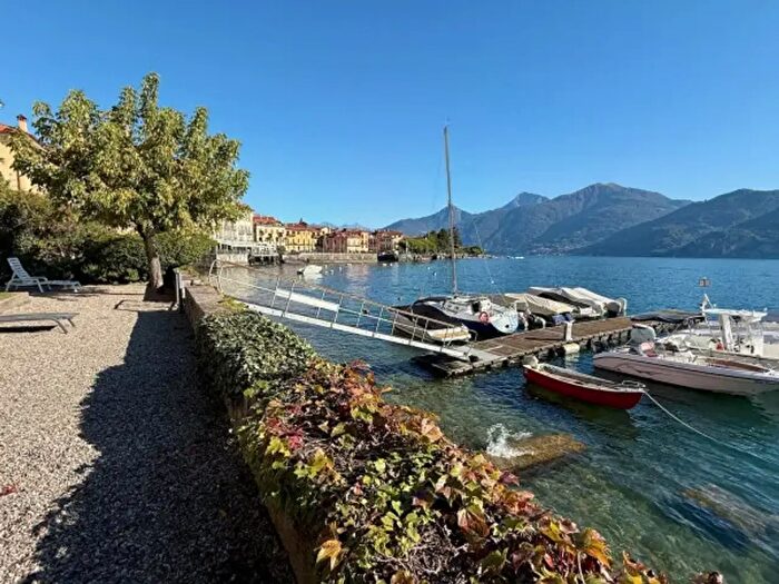 Appartamento trilocale in vendita in Via Novembre, Menaggio