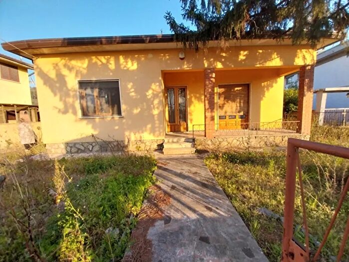 Casa con 5 locali in vendita in Camaiore