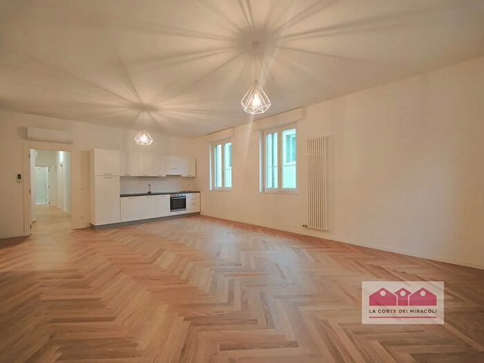 Appartamento quadrilocale in vendita in Piazza del Castello, Vicenza