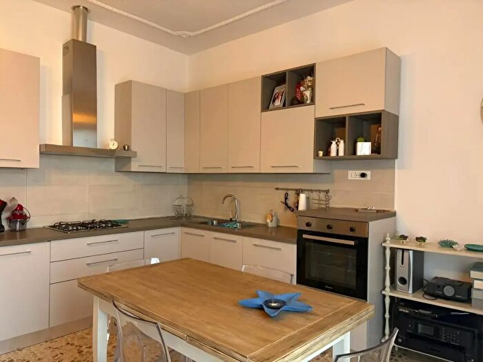 Appartamento con 9 locali in vendita in Bibbona