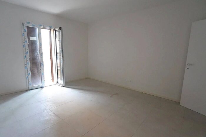 Casa con 6 locali in vendita in Via delle Rose Prato, Prato