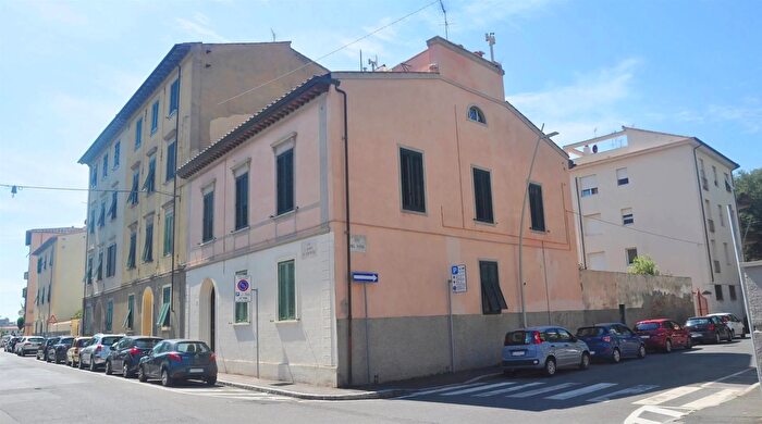 Casa con 8 locali in vendita in Livorno