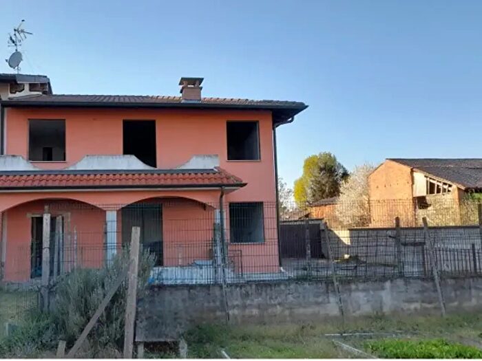 Casa con 5 locali in vendita in Via Rizzolina, Corana