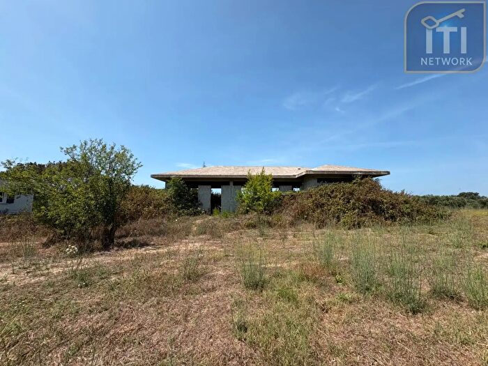 Casa trilocale in vendita in Via Vaccareccia, Pomezia