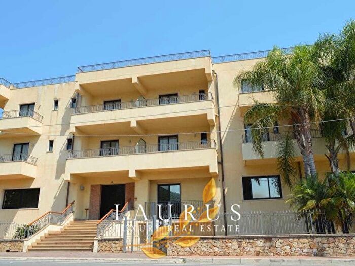 Casa con 6 locali in affitto in Via Nazionale, Centro, Falcone
