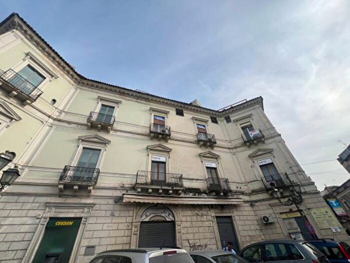 Appartamento con 5 locali in vendita in Piazza Regina Elena, Paterno