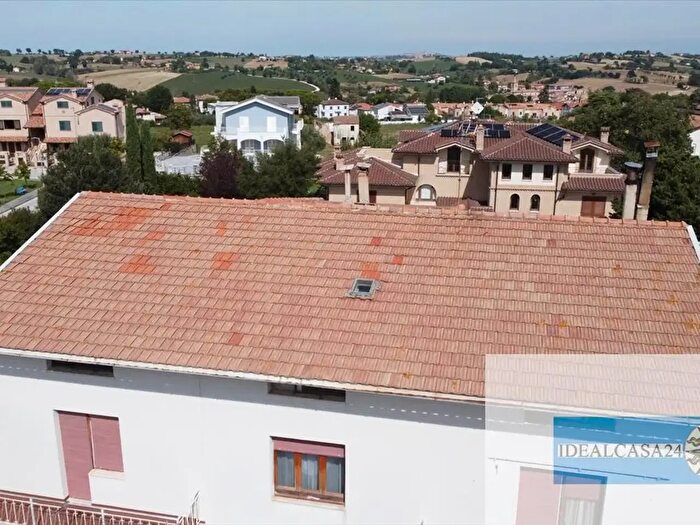Appartamento con 5 locali in vendita in Appignano Via Alessandro Manzoni, Appignano