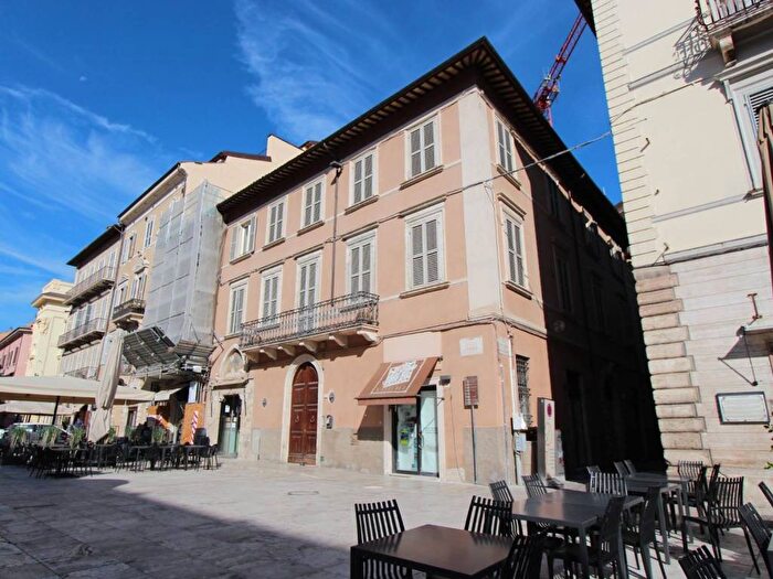 Appartamento bilocale in affitto in Piazza Arringo, Ascoli Piceno