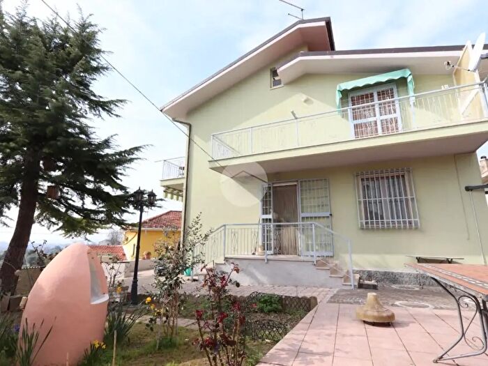 Casa con 6 locali in vendita in Str dellEdicole, Citta SantAngelo