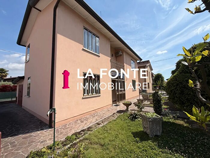 Casa quadrilocale in vendita in Via Lago di Garda, Pianiga
