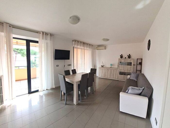 Appartamento quadrilocale in affitto in Viale Maria Ceccarini, Centro, Riccione