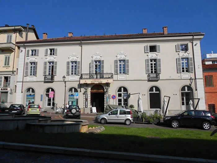 Appartamento trilocale in affitto in Piazza Cavour Chieri, Chieri