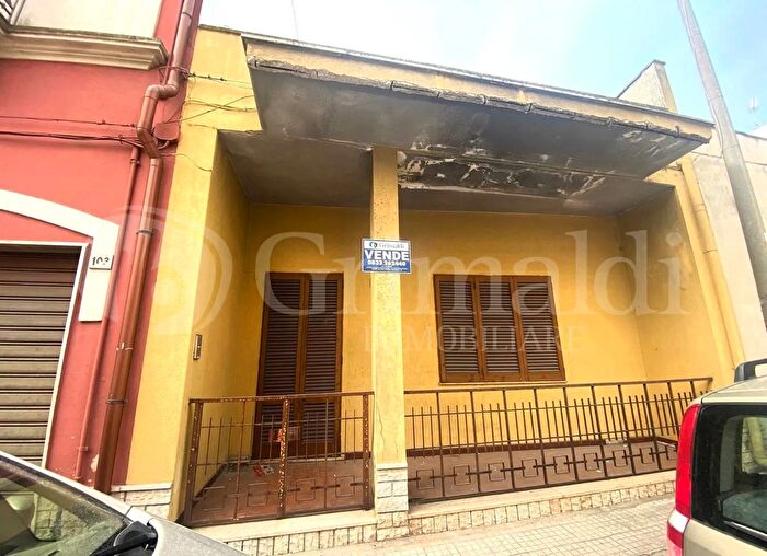 Casa quadrilocale in vendita in Via Regina Elena, Sannicola