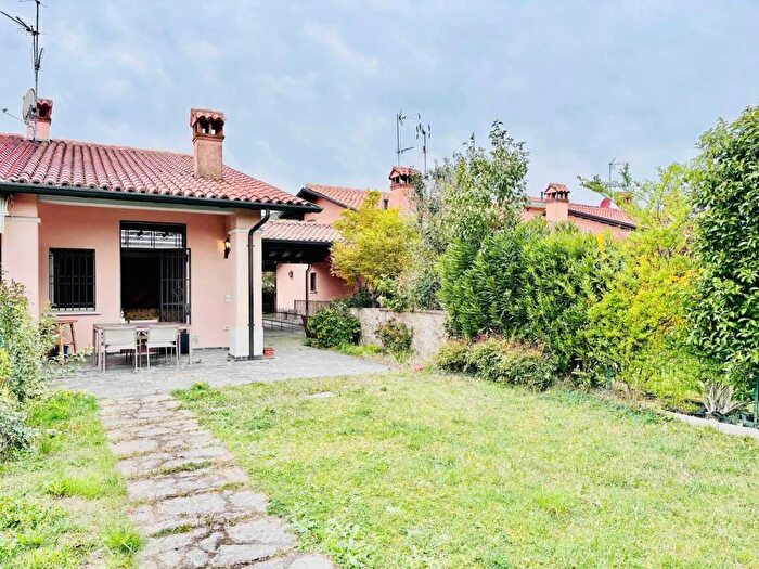 Casa quadrilocale in vendita in Sirmione