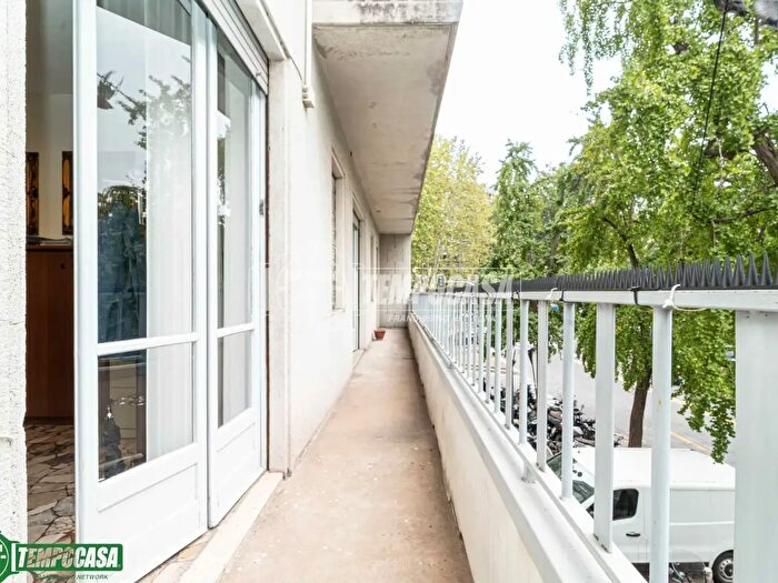 Appartamento trilocale in vendita in Via Piccinni, Milano