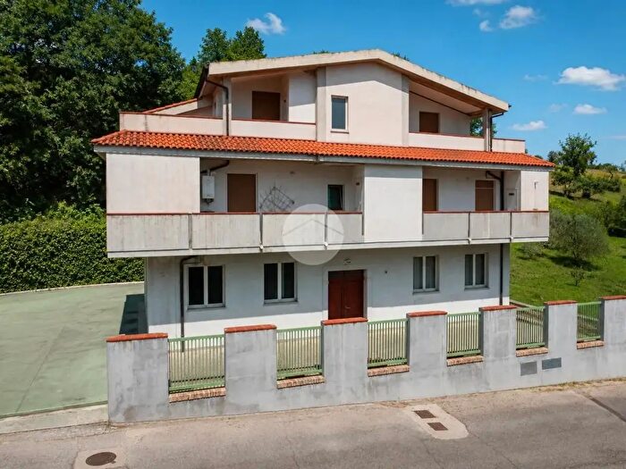 Appartamento quadrilocale in vendita in Via Fonte Canale, Atri