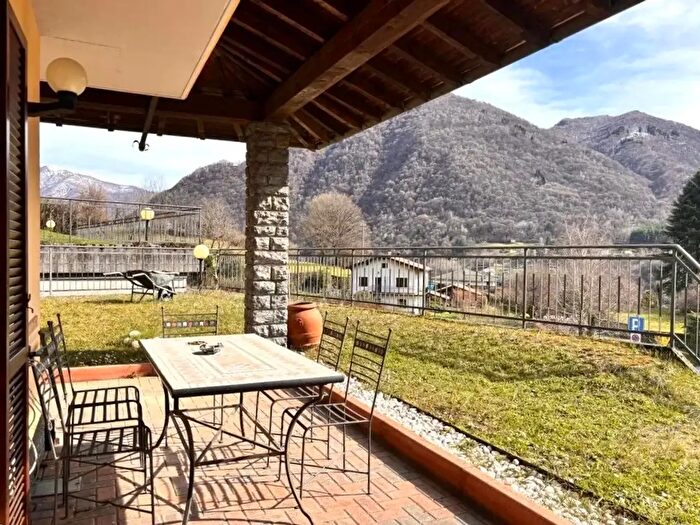 Appartamento trilocale in vendita in Dizzasco