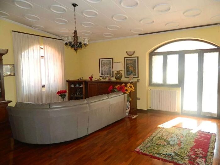 Casa quadrilocale in vendita in Via Pradelli Berbenno di Valtellina Sondrio, Berbenno Di Valtellina