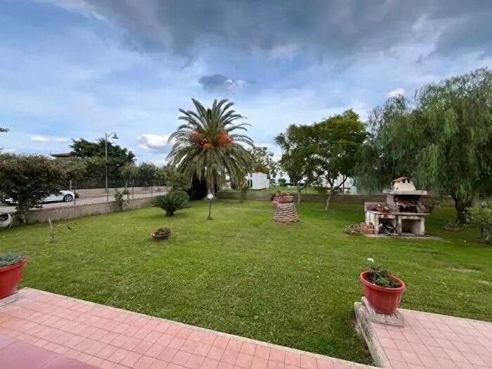 Appartamento trilocale in affitto in Via Giovan Battista Pergolesi, Davoli