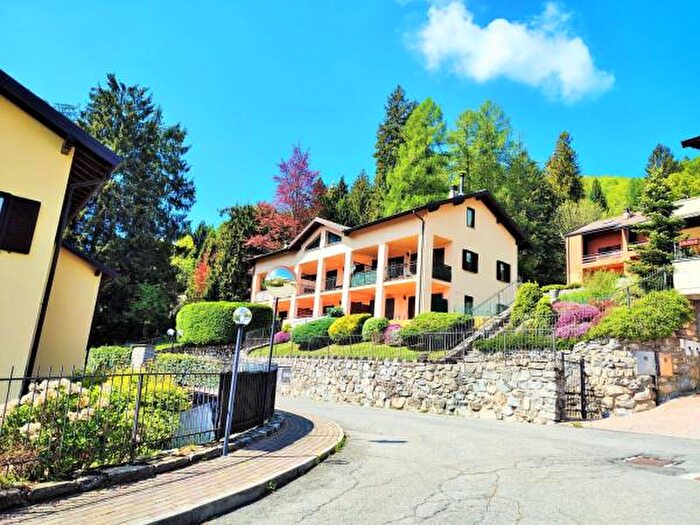 Appartamento trilocale in vendita in Via Nazario Sauro, Alta Valle Intelvi