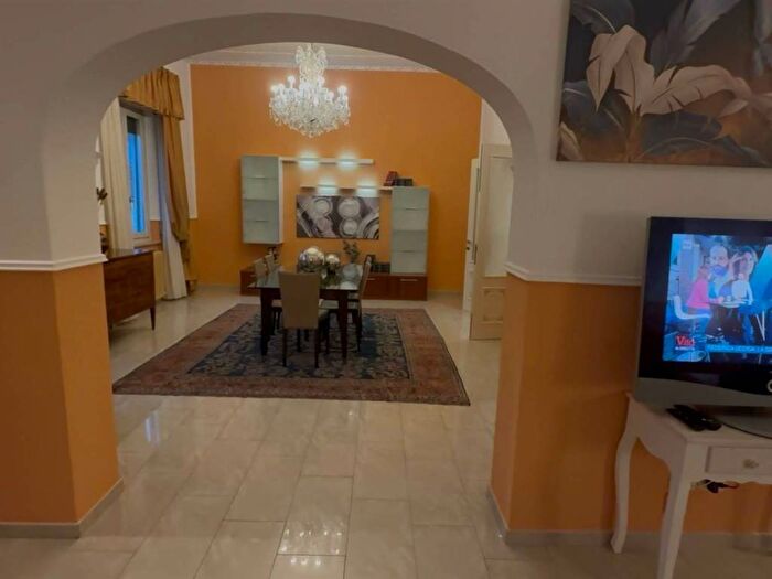 Appartamento con 6 locali in affitto in Cavour, Ancona