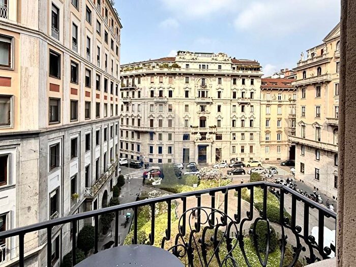 Appartamento con 5 locali in affitto in Pzza Duse, Palestro, Milano