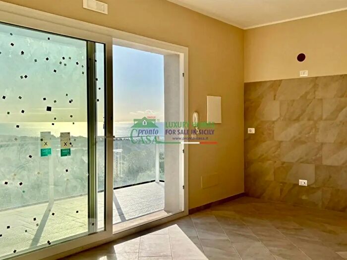 Appartamento trilocale in vendita in Via, Ragusa