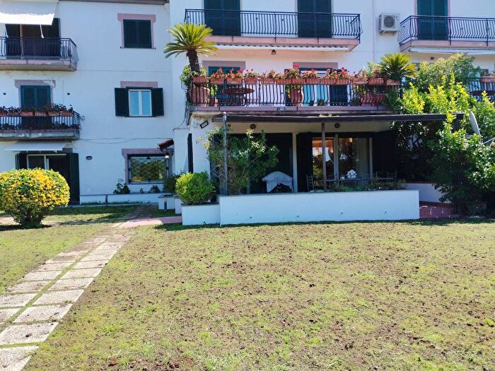 Appartamento con 6 locali in affitto in Via Posillipo, Posillipo, Napoli