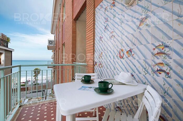 Appartamento con 5 locali in vendita in Via Don Aurelio Piccagli, Alassio