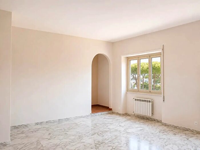 Appartamento con 7 locali in vendita in Via Bracciano, Roma