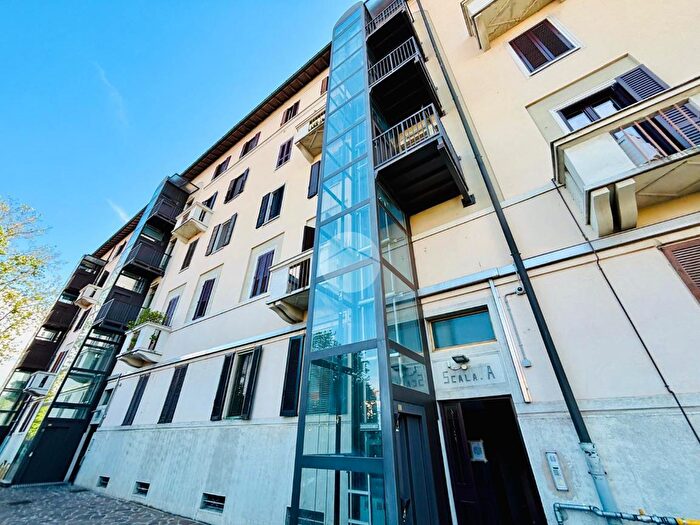 Appartamento trilocale in vendita in Via Davide Guarenti, Monza