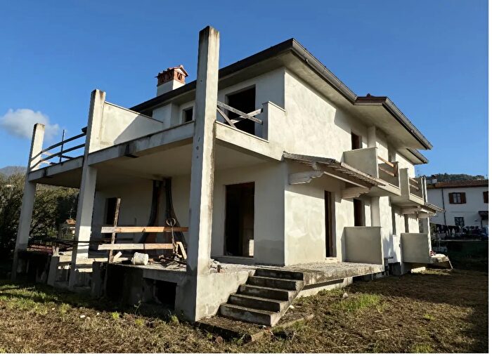 Casa bilocale in vendita in Camaiore