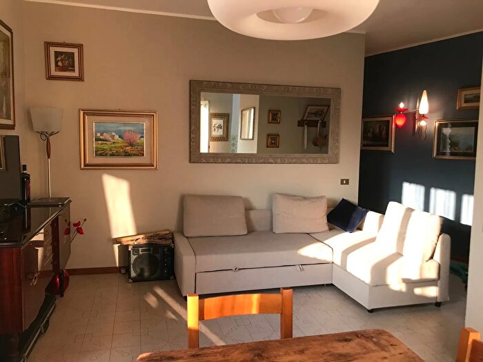 Appartamento trilocale in vendita in Via dellAngelo, Ameglia