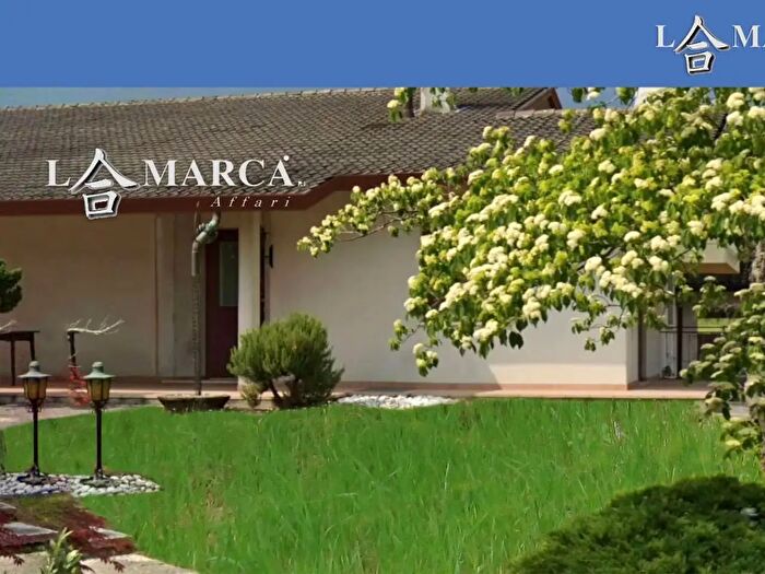 Casa con 9 locali in vendita in Pederobba