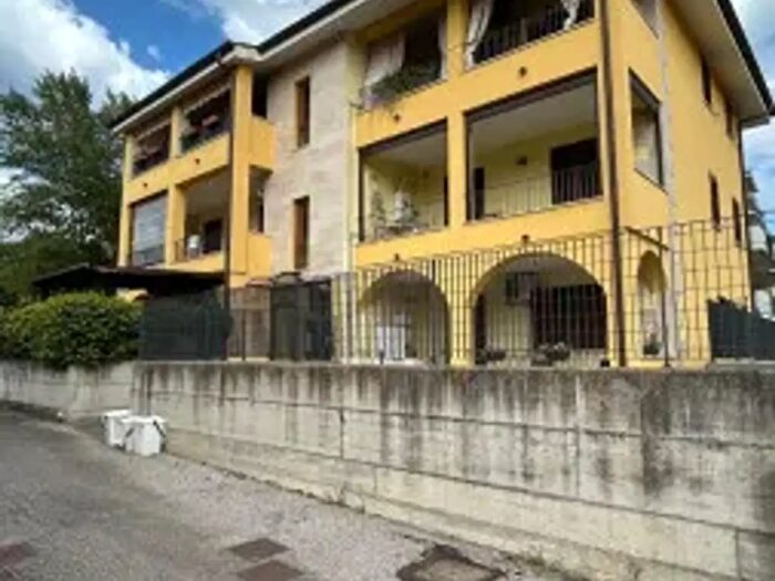 Appartamento trilocale in vendita in Via Acqua Acetosa, Orte