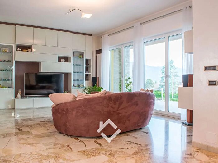 Casa con 5 locali in vendita in Ca Bella Clivio, Clivio