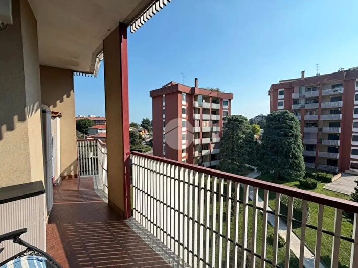 Appartamento quadrilocale in vendita in Via Francesco Baracca, San Giuliano Milanese