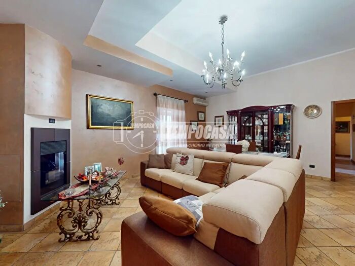 Appartamento quadrilocale in vendita in Via Pietro Rosano, Aversa