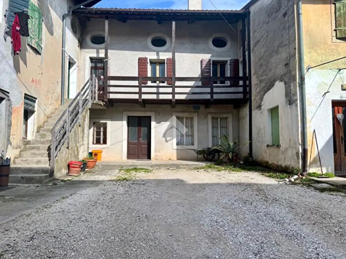 Casa quadrilocale in vendita in Via Plebiscito, Corno Di Rosazzo