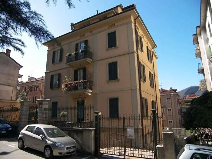 Appartamento con 6 locali in affitto in Via Zezio, Como