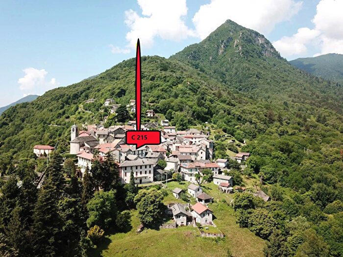 Casa con 12 locali in vendita in Via Ferraris, Cannero Riviera