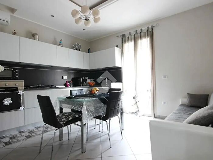 Appartamento trilocale in vendita in Via Adda, Prato