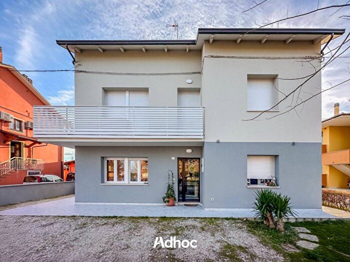 Appartamento con 5 locali in affitto in Via Paolo Giacometti, Torrette Ponte Sasso, Fano