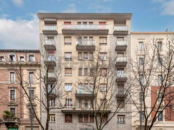 Appartamento trilocale in vendita in Via Guglielmo Silva, Milano