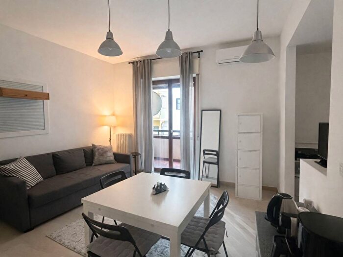 Appartamento trilocale in affitto in Via Col Moschin, Corso San Gottardo, Milano