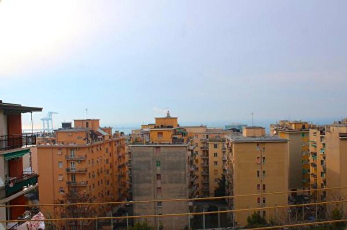 Appartamento quadrilocale in vendita in Via Diano Marina, Genova