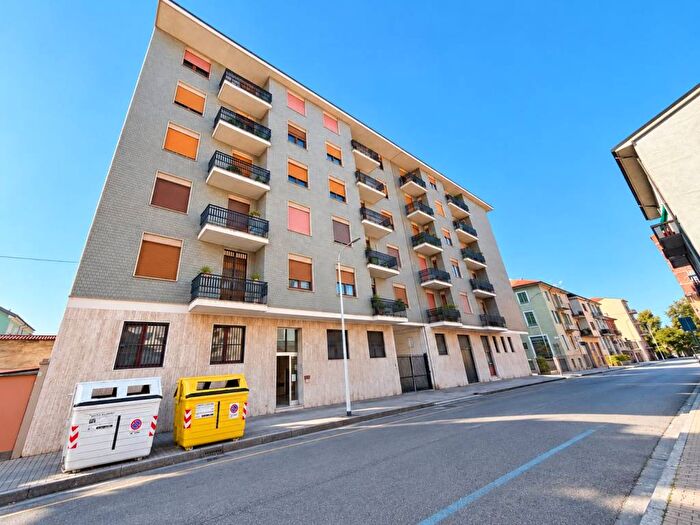 Appartamento trilocale in vendita in Via Cardinale Carlo Caselli, Borgo Rovereto Piscina, Alessandria