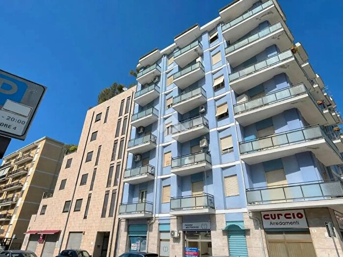 Appartamento trilocale in vendita in Piazza Fausto E Luigi Gullo, Cosenza